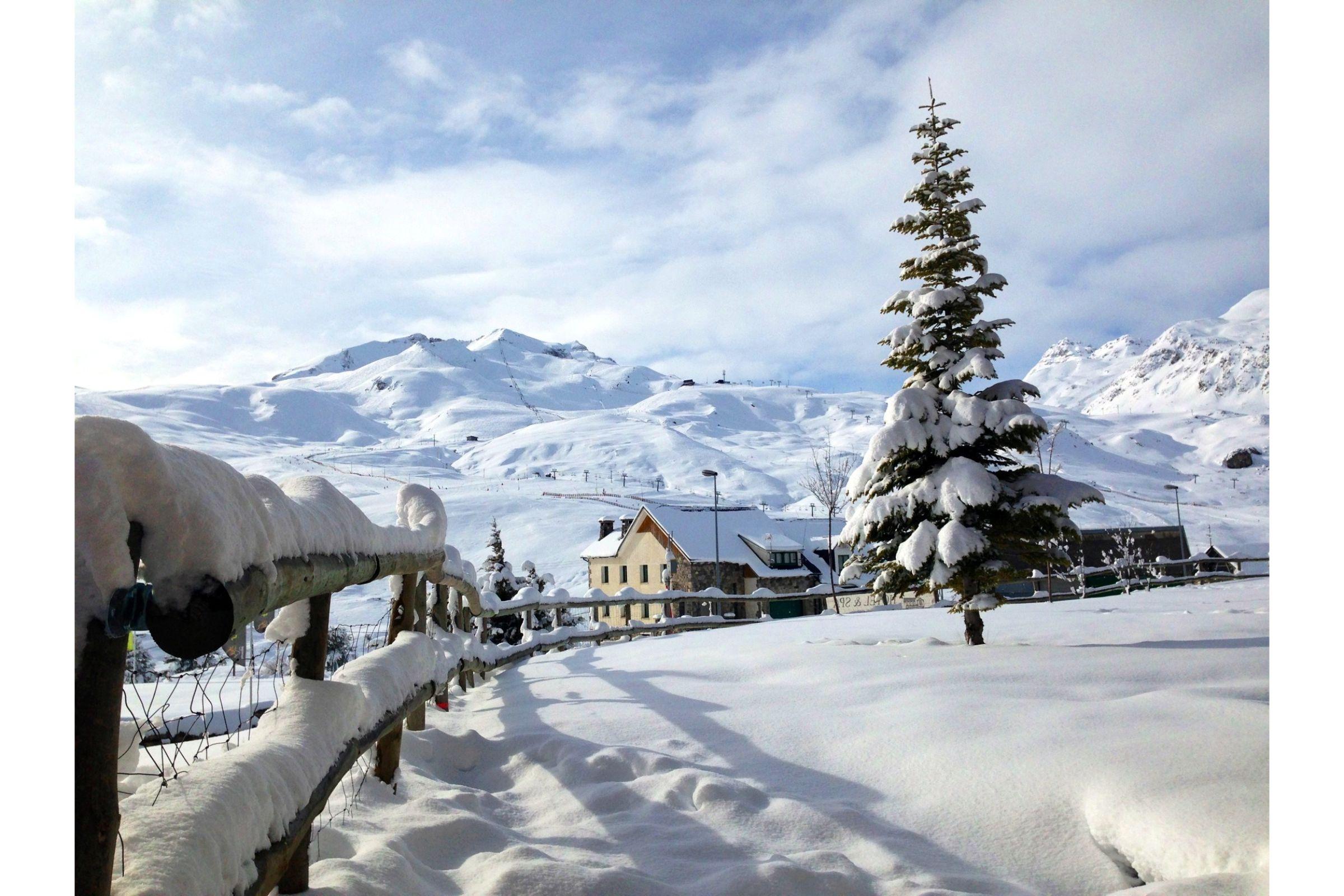 Hotel Saliecho Formigal Exteriér fotografie